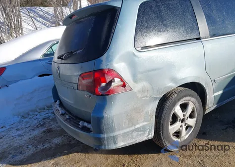 2010 Volkswagen Routan Sel from USA, damaged, VIN 2V4RW5DX5AR333544